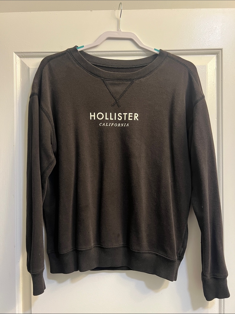 Black Hollister crewneck